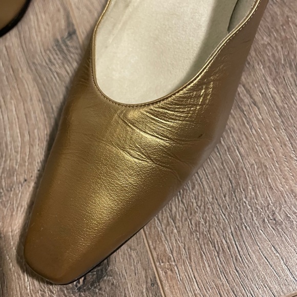 Stuart Weitzman Vintage Gold Leather Kitten Heel Pump Studded Size 10 - Picture 7 of 13